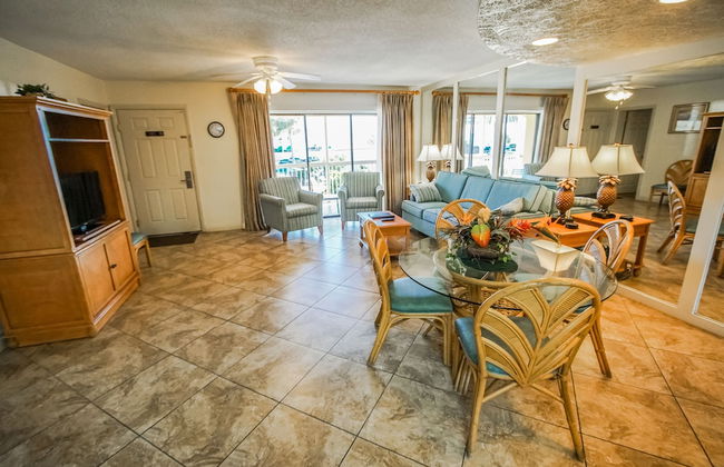 Coral Reef Beach Resort - Foto 8