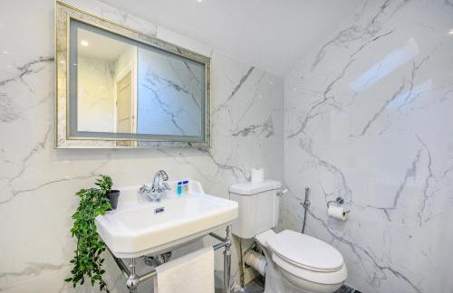 Spacious 6 Bedroom Escape with Hot Tub, Games Room & Karaoke in Yorkshire - Foto 20