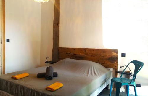 "La Case" - Magnifique ferme rénovée au cœur de la nature - Piscine privée sans vis-à-vis - Vue dégagée - Jardin - Stationnements gratuits devant la propriété - Belles prestations - Foto 62