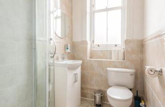 3 bed overlooking meadows park - Foto 44