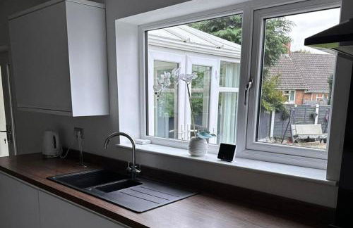 House - Sleeps 10 - Parking - Stn Close - Foto 9