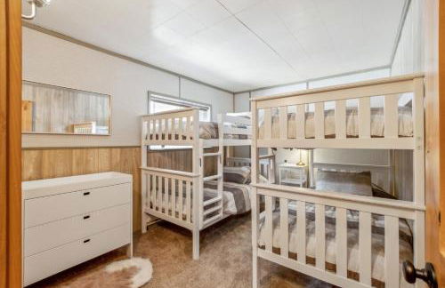 Mountain Retreat with Hot Tub, Game Room and Yard home - Foto 24