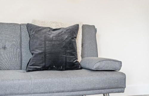 Modern 4-Bed, Parking, Pool Table, Sleeps 11 - Foto 40