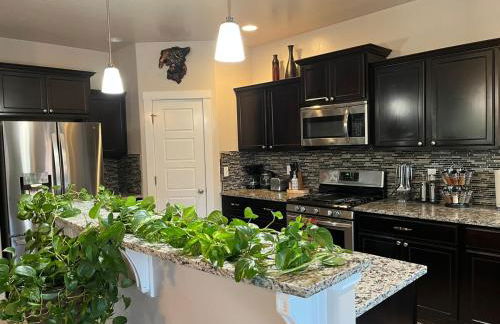 Spacious 4BR Retreat-Lush Garden - Foto 17
