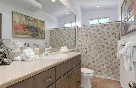 Modern Oasis w/ Pool, Patio Lounge, & Mountain Views Palo Verde by Avantstay - Foto 35