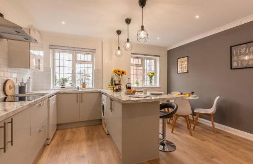 3 Bed Spacious Stylish House, Southampton - Off Road Parking & Private Garden - Sleeps 7, Close to City Centre - by Blue Puffin Stays - Photo 12