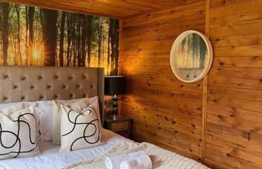 Otter 1 - Private Hot Tub - Bali Inspired Lodge - Bath - Longleat - Wiltshire - Photo 34