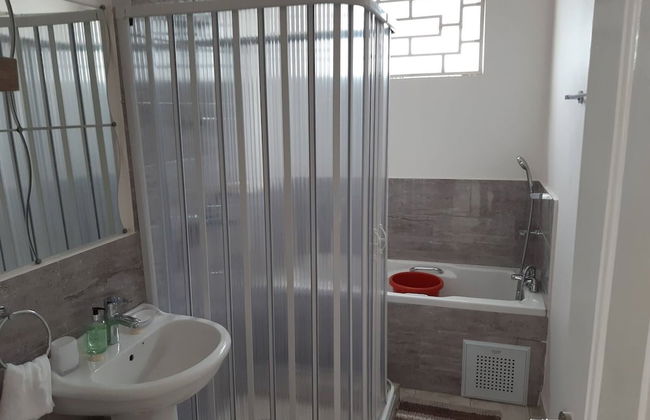 Serene Oasis in East Legon Hills - Chic 2 Bedroom Retreat - Photo 19