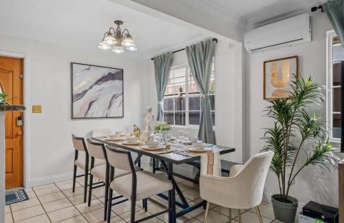 Entire Private Home with 4 Bedrooms 2 Bathrooms, Garage & Gated Yard, Near San Diego Gaslamp, Beach, Available Now - Foto 2