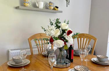 Charming 2 Bedroom Bungalow with open plan living - Foto 9