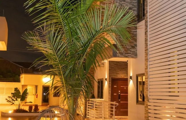 PLATINUM PLUS APARTMENTS - Photo 1