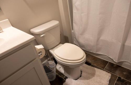 Holistic Campus Rental, LLC - Private Bedrooms in Shared Home with Shared Kitchen - Foto 33