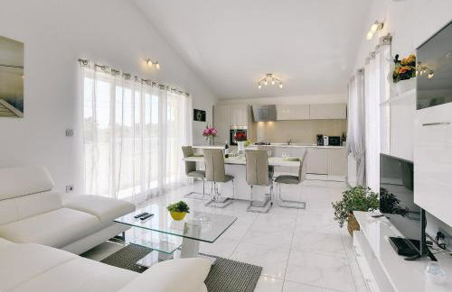Apartment With Modern Decor and Spacious Garden, 3 km From the Beach - Foto 40