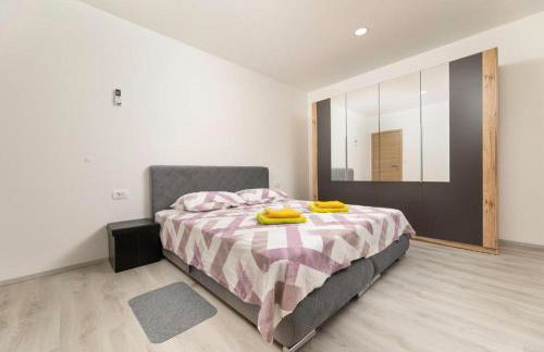 VILLA GEORGE z ogrevanim bazenom in vrtno kuhinjo - Foto 10