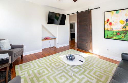 Contemporary 3-Bedroom Home with Balcony in RVA - Foto 16