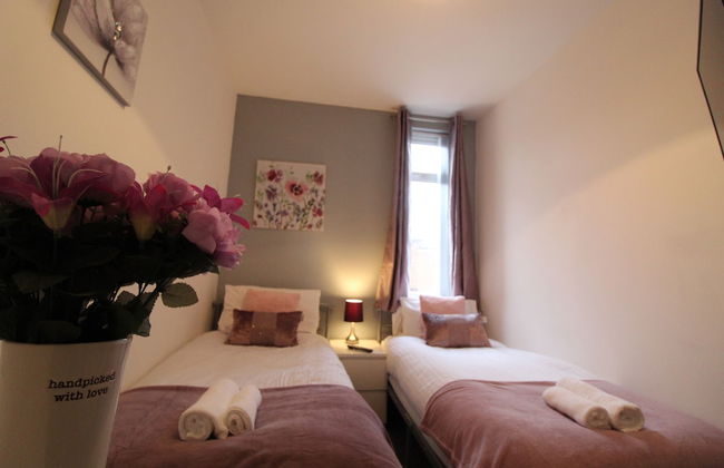 Rockcliffe House - Photo 2