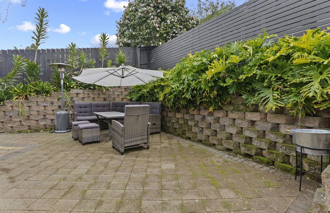 High-end Modern Villa Spa Pool & Views - Photo 29