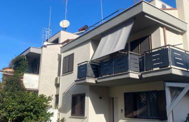 Spacious Apartments 6 Guests - 5 min Airport Ciampino - Train to Rome- LA MAISON - Foto 27