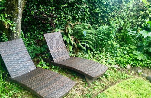 Charming Garden Cottage - Photo 14