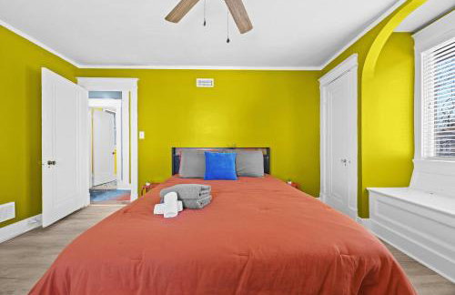 Cozy & Creative Top Unit in Lou's Arts District - Foto 21