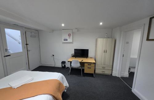 Spacious 3-Bedroom Apartment Near Stratford, 1 Minute From Train Station - Foto 3