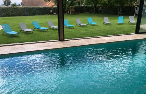 Logement 4 personnes avec piscine intérieure 31 degrés zoo de la FLECHE 24 h du Mans - Photo 13