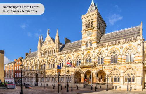 4 Bedroom 4 Bathroom House - Sleeps 7 - Prime Location, Free Parking, Self-Check-In, Workspace, Fast Wifi and Smart TV with Virgin TV and Netflix by Yoko Property - Photo 32