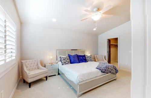 Lakefront home with hot tub, dock, kayaks, central AC, & great lake views - Foto 12