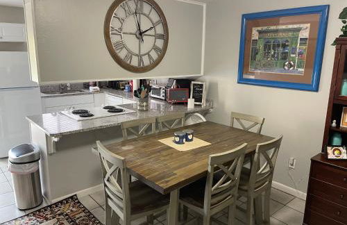 Destin-y 30A Beach Retreat Self Checkin - Huge Private Backyard Deck with Outdoor Shower - Foto 3