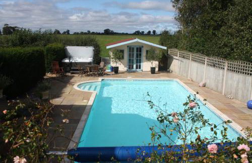 The Owl House with swimming pool and private hot tub - Foto 43