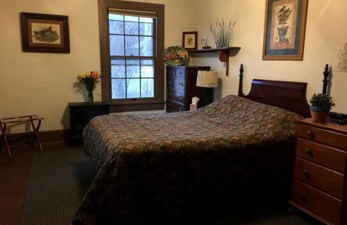 Inviting Cottage Rental on a Private Farm in Rileyville, Virginia - Photo 12