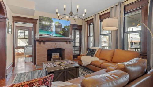 AC 9 BR 4BA Victorian Manor - 1 Block to Beach - Foto 4