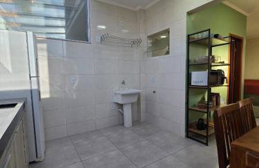 Apartamento a 250 metros da Praia do Sapê e Maranduba - Piscina e Ar condicionado - Foto 5
