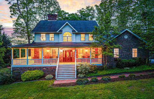 15 Minutes to Asheville! Spacious 7BR Luxury Home | Pool | Hot Tub | Game Room - Foto 11