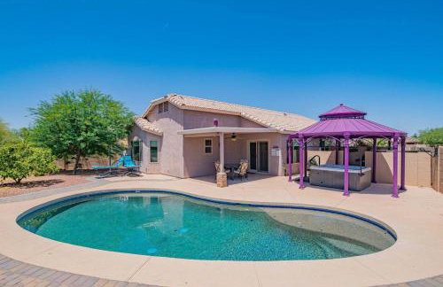 StayShores Chic Retreat – Pool HotTubSweet Sleep - Photo 5