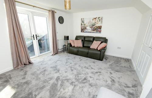 Manchester Cityside Deluxe Stay - 3 Bedroom House Great for Family with Free Parking & Garden - Foto 21
