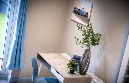 MK 2-Bedroom Contractor's Gem, 5 beds, sleeps 6, free parking - Foto 61