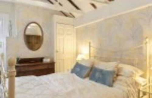 Crescent Cottage, sleeps 8, pet friendly - Photo 11