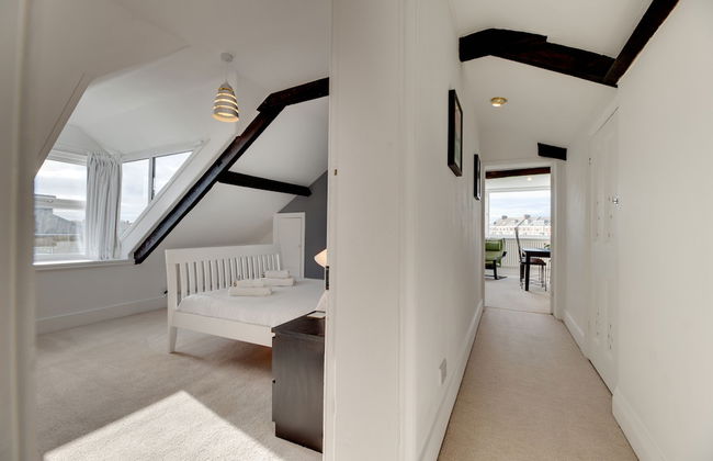 Percy Apartments - By Week2Week - Photo 2