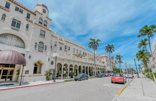 NEW Coastal 1BR at Palm Beach Hotel Condo - Foto 2