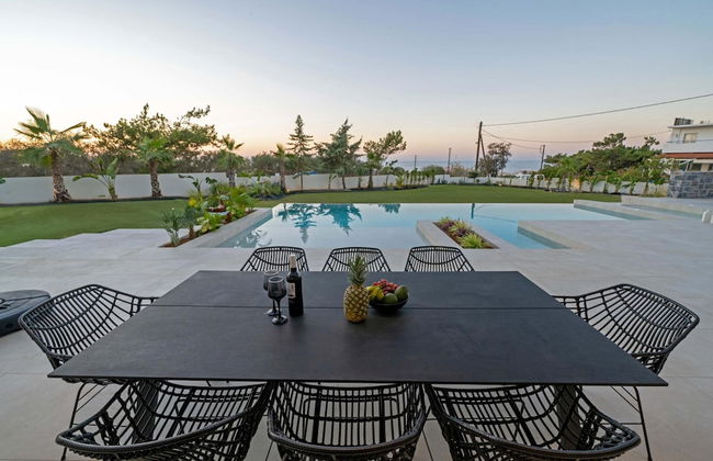 Aethra Grand- Luxury 5-bed Villa 850m From Beach - Foto 7