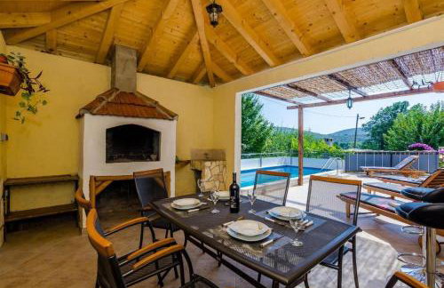 Tranquil Villa with Pool - Photo 30