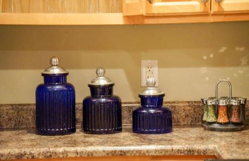 Cozy 3BR 2BA Retreat, Fast Wi-Fi, Free Parking -A- - Foto 23