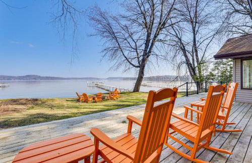 Lake Wisconsin Retreat with Dock Great for Groups! - Foto 29