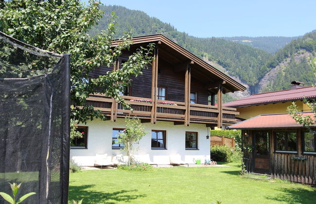 Quaint Mansion Near ski bus in Goldegg - Photo 1