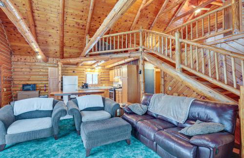 Rhinelander Waterfront Cabin with Deck and Fire Pit! - Foto 6