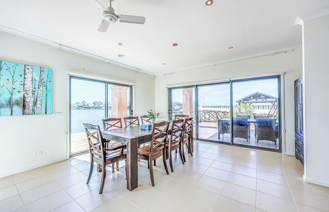 StayAU 5BR Lakefront Escape Point Cook - Foto 54