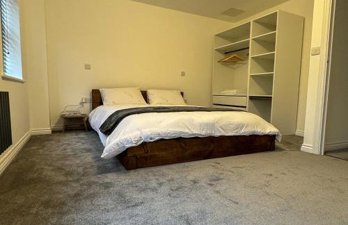 Lux House, Jennett's Park - Photo 6