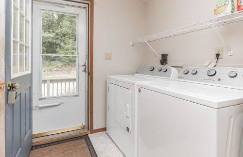 Chandler Hill Base Camp - Enjoy A Nature Getaway in this Rustic Home in the Mountains, 10 minutes from Sunday River Ski Mountain! home - Foto 19