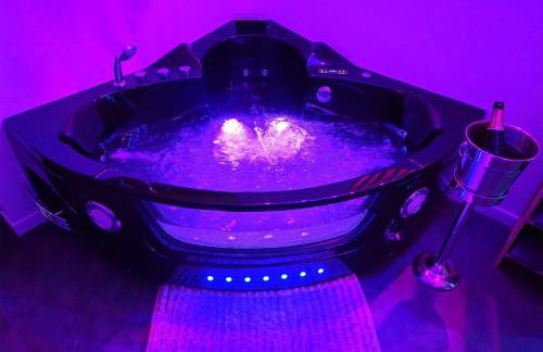 Loveroom & Jacuzzi TIJUGO - Clermont Ferrand - Foto 13